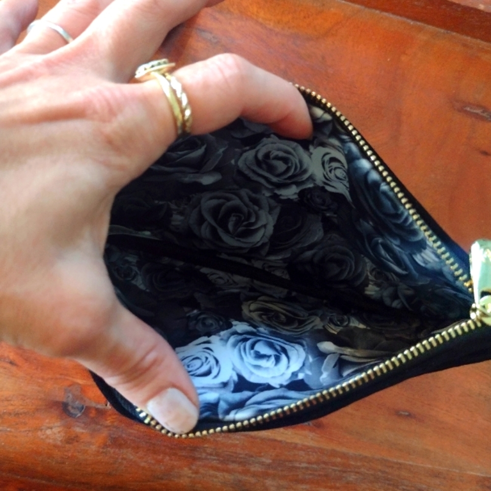 NWT Adrienne Vittadini Black Quilted Velvet Two Zip Pocket Wristlet - Picture 5 of 8